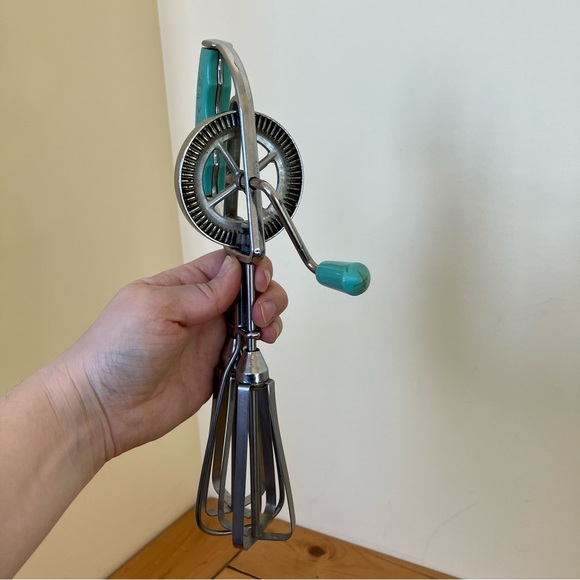 Maynard Manual Egg Beater Vintage Kitchen Hand Crank Whisk Aqua Green #54 - Picture 6 of 10